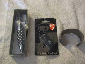 lot 225 image: HEY combo lock NIP- large polka dot pen and a silver bracelet