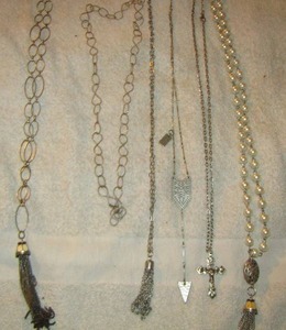 lot 237 image: Womens necklaces   QTY 6