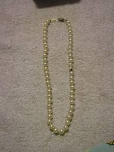 lot 251 image: PEARL NECKLACE