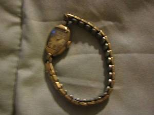lot 264 image: womens gold watch