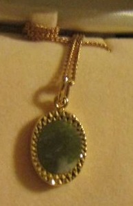 lot 295 image: green stone gold necklace