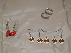 lot 327 image: earring lot