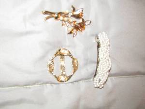 lot 312 image: BEADED Hair clip,  BROACH &  SCARF CLASPBUCKLE