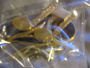 lot 336 image: BROACHES