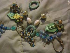lot 333 image: EARRINGS