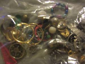 lot 324 image: misc. lot of jewelry