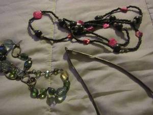 lot 354 image: womens necklaces