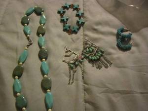 lot 283 image: turquise bead necklace, turquise earrings, turquise cross bracelet