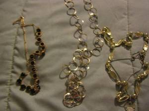 lot 367 image: qty 3 womens necklaces
