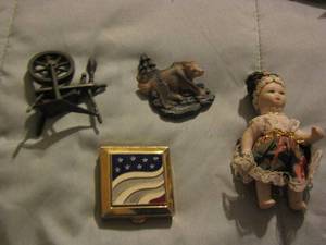 lot 379 image: MINI SPINNING WHEEL, DOLL, WOLF, Patriotic