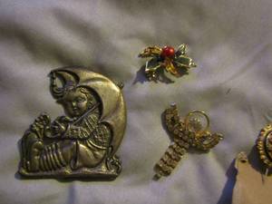lot 389 image: shirt pins