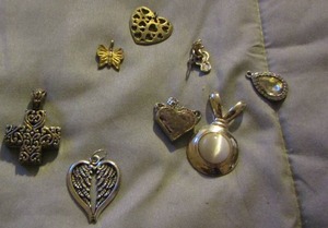 lot 388 image: Necklace pendants