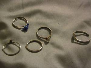 lot 405 image: qty 5 womens rings