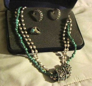 lot 2 image: Montana Silversmith Turquise jewelry necklace matching earrings and a ring