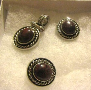 lot 26 image: Pair of Maroon stone earrings and a matching necklace pendant