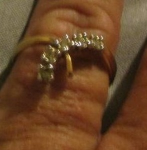 lot 27 image: 18 k H.G.E womens ring