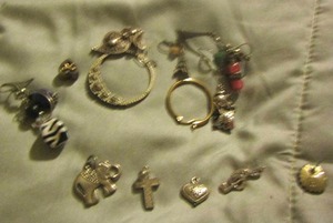 lot 7 image: misc.. Lot of womens earrings and necklace pendants