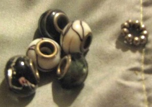 lot 9 image: qty 6 womens charm beads