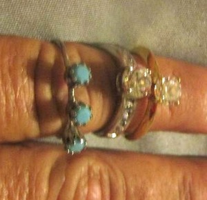 lot 24 image: WOMENS RINGS   QTY 3