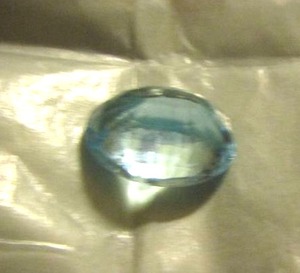lot 20 image: Aquamarine large oval stone