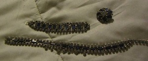 lot 266 image: VINTAGE BLUE  RHINESTONE NECKLACE, BRACELET & BROACH