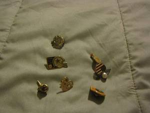 lot 607 image: LAPEL PINS
