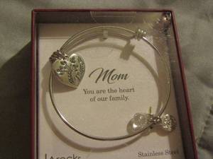 lot 535 image: MOM Charm bracelet
