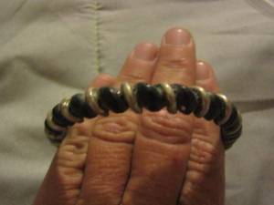 lot 517 image: qty 2 womens bracelets