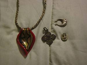 lot 286 image: glass leaf necklace pendant, horse shoe earring, floral necklace pendant