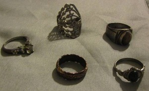lot 279 image: qty 5 silver plated womens rings