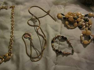 lot 410 image: Womens necklaces  QTY 4  & BRACELET