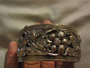 lot 531 image: qty 2 womens large bracelets