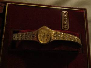 lot 595 image: Seiko womens watch