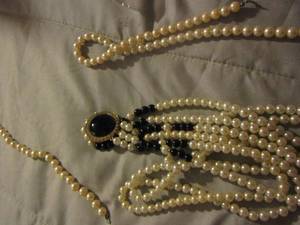 lot 576 image: qty 3 pearl necklaces