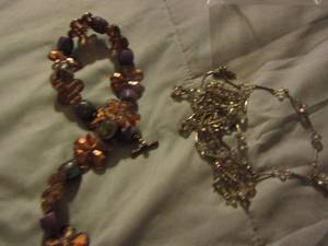 lot 586 image: qty 3 womens necklaces