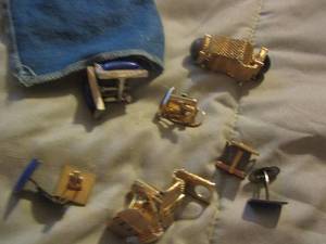 lot 549 image: CUFF LINKS  QTY 5