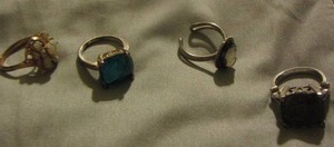 lot 608 image: qty 4 womens rings