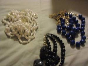 lot 573 image: bag of necklaces