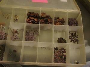 lot 450 image: wooden beads in a bead container
