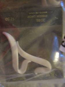 lot 439 image: bag of earrings