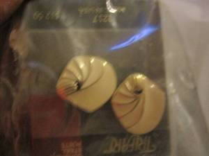 lot 432 image: Triafri earrings