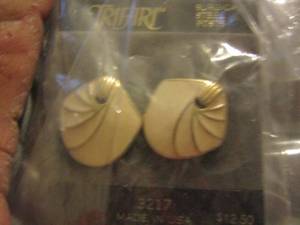 lot 434 image: Triafri white earrings
