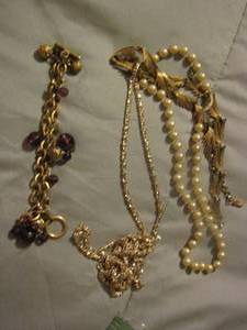 lot 460 image: womens necklaces