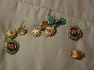 lot 496 image: clip on earrings and turquise earrings