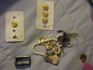 lot 486 image: various jewelry pieces