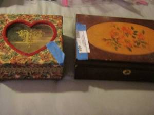 lot 466 image: 2 jewelry boxes