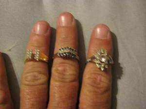 lot 493 image: 3 rings one is 18 KGE