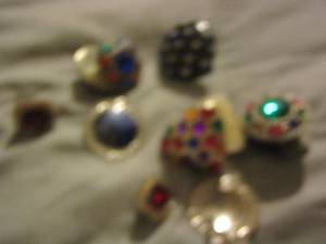 lot 566 image: qyt 6 pairs on ladies clip on earrings