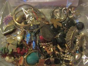 lot 464 image: misc. lot of womens jewelry
