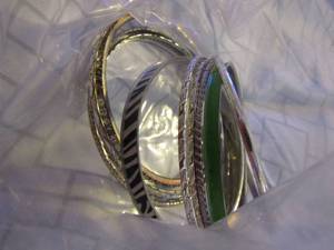 lot 618 image: womens bracelets